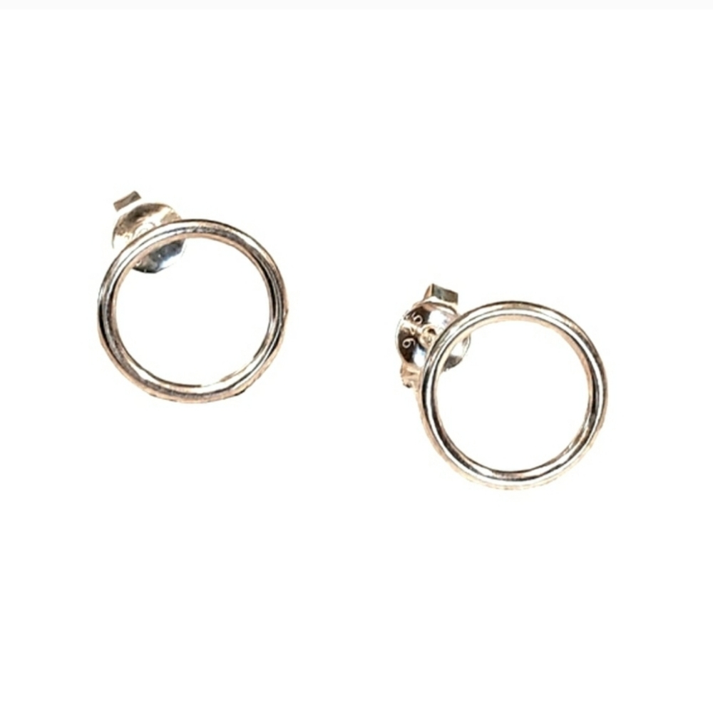 Sterling Silver: round minimalist stud earrings; nwot